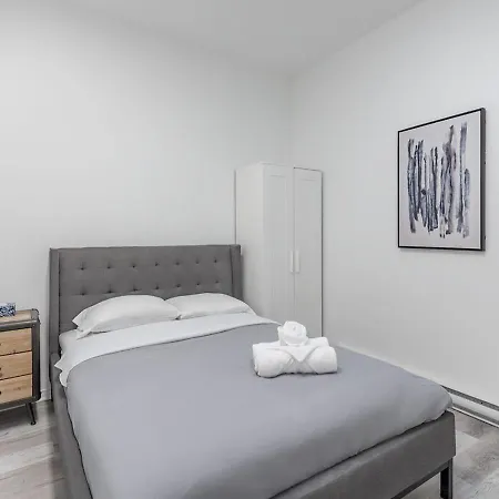 Luxurious 3Bd Apt In Heart Of Downtown Free Parking On-Site 5 Min Walk To Bell Center Montreal Exterior photo