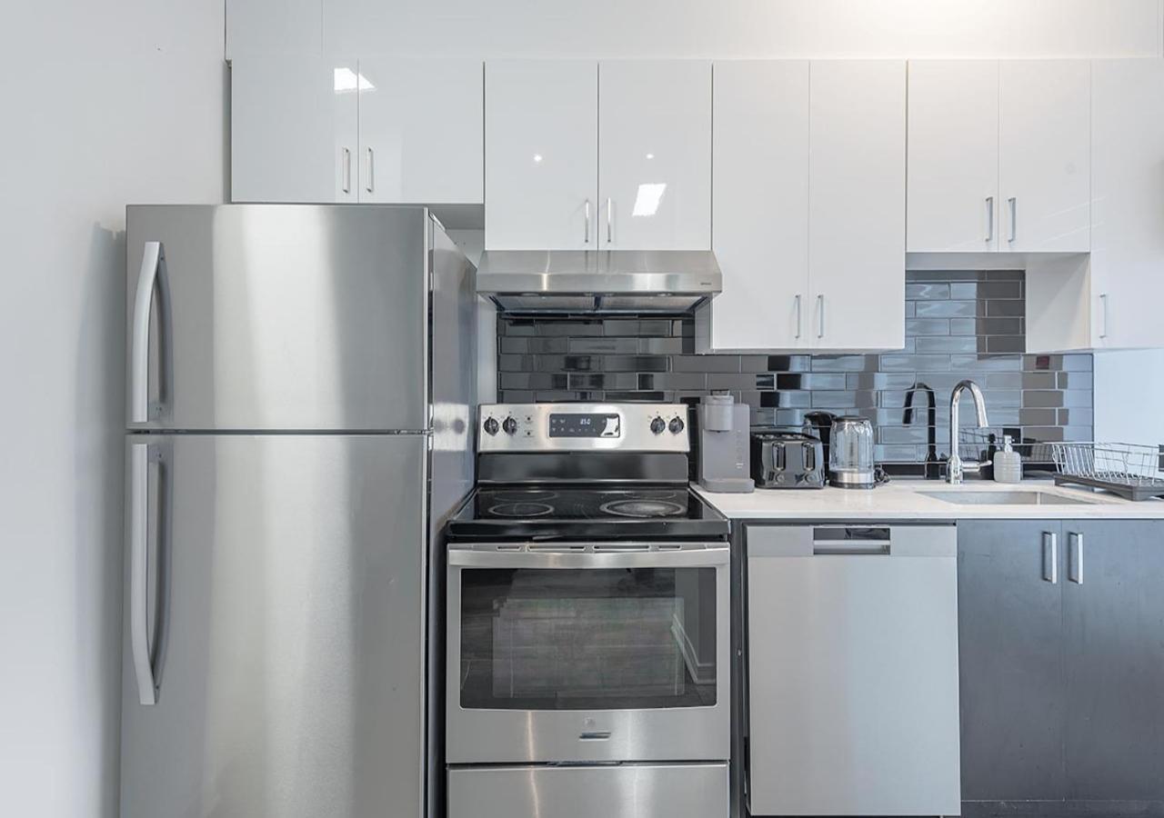 Apartment Luxurious 3bd In Heart Of Downtown Free Parking On-site 5 Min Walk To Bell Center *